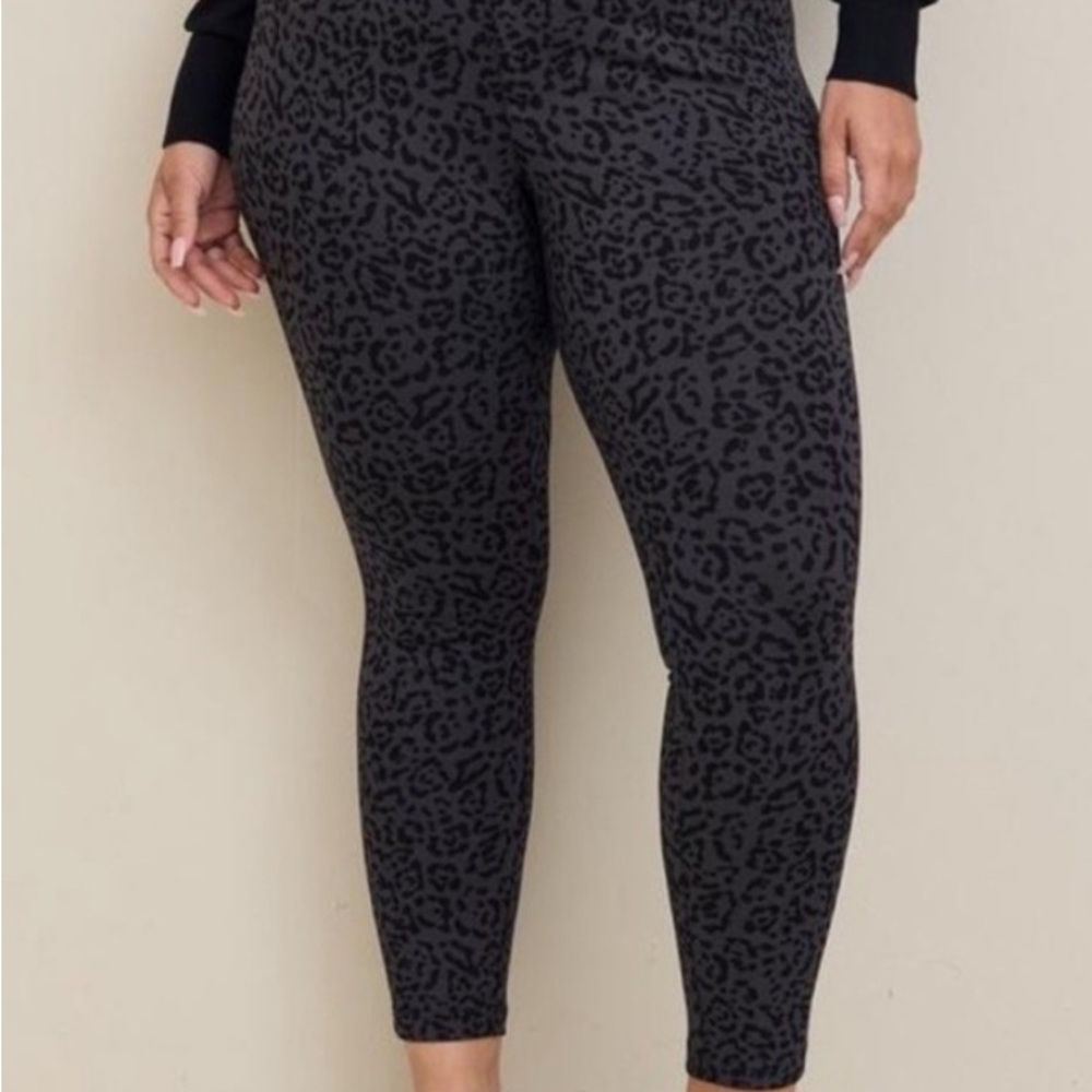 Torrid Black Leopard Print Pixie Pants
